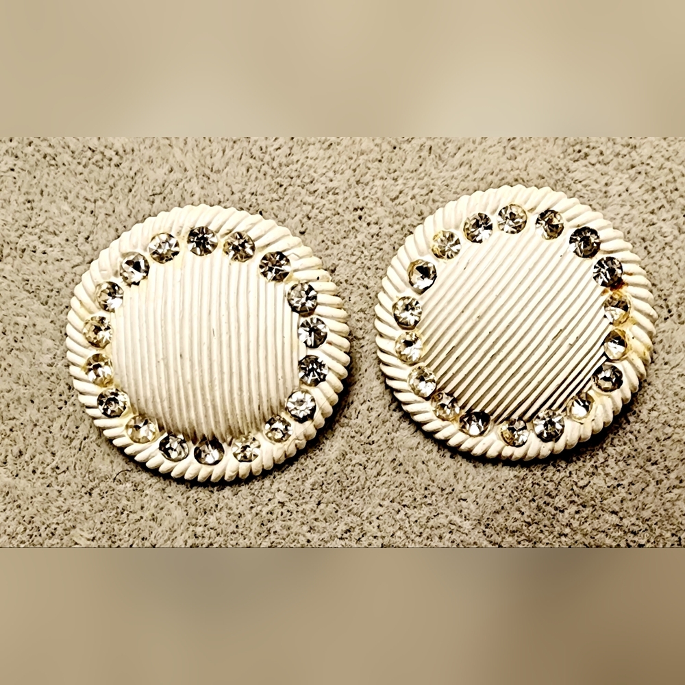 Vintage 1980s circle round ridged rhinestone button clip on earrings